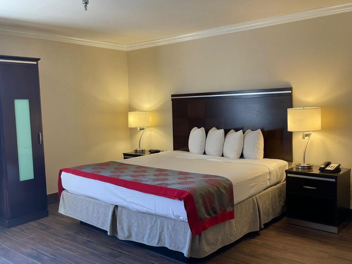 Ramada By Wyndham San Diego Poway Miramar Exterior foto