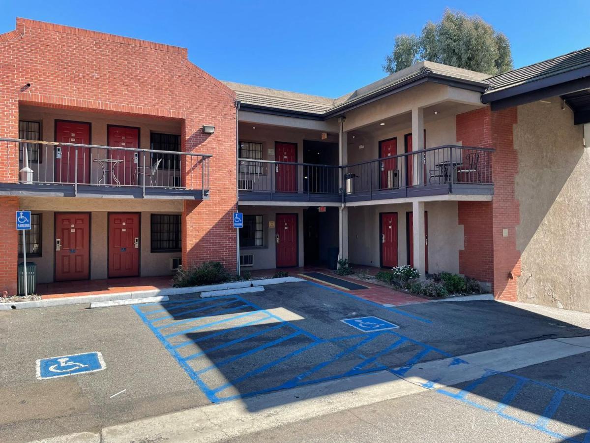 Ramada By Wyndham San Diego Poway Miramar Exterior foto