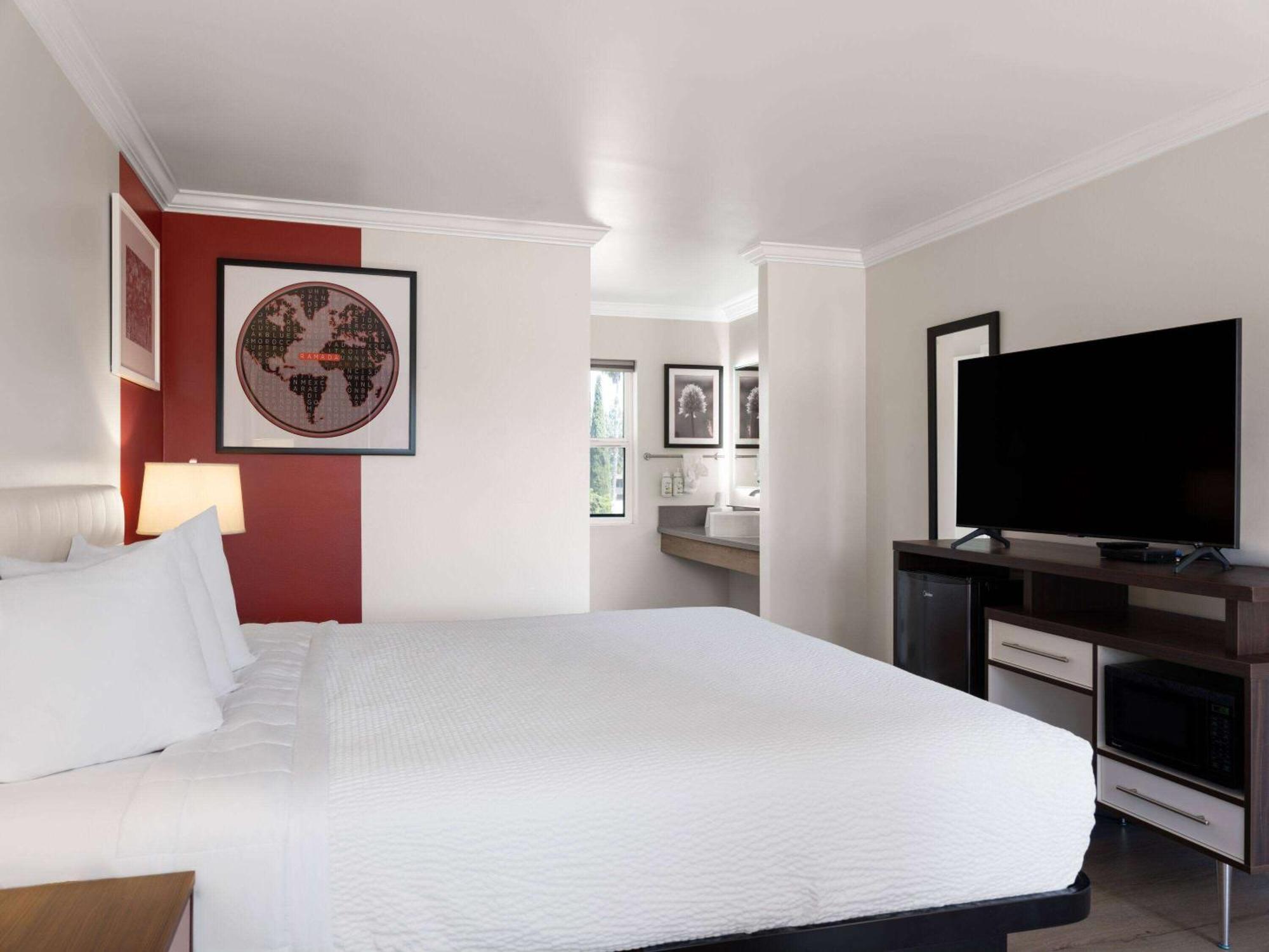 Ramada By Wyndham San Diego Poway Miramar Exterior foto