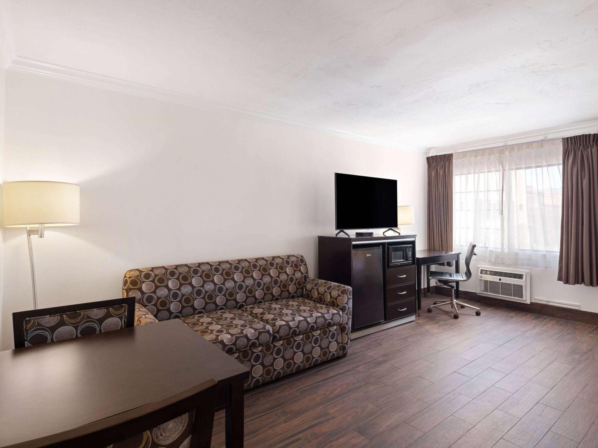 Ramada By Wyndham San Diego Poway Miramar Exterior foto